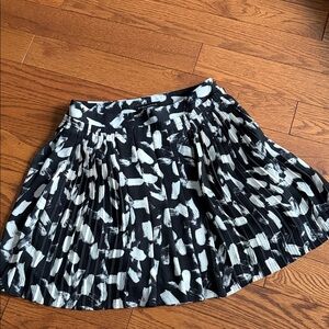 Banana Republic Black and White Pleated Skirt